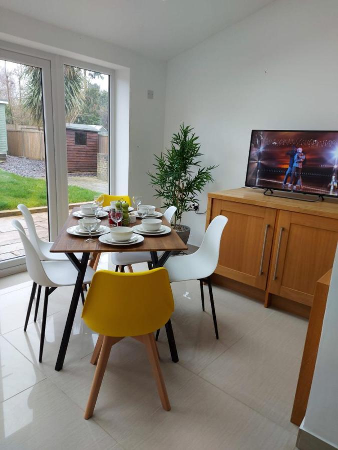 Central Ashford Stay - Contractors & Families Welcome - Free Parking Buitenkant foto