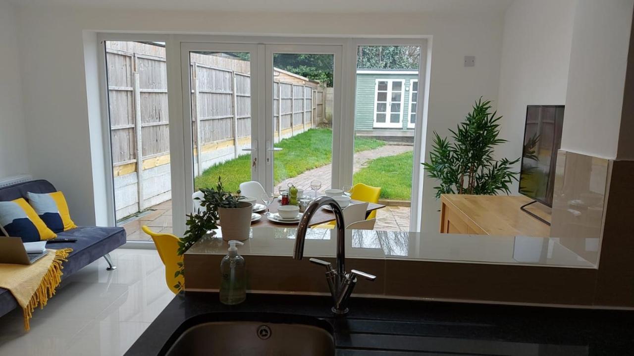 Central Ashford Stay - Contractors & Families Welcome - Free Parking Buitenkant foto