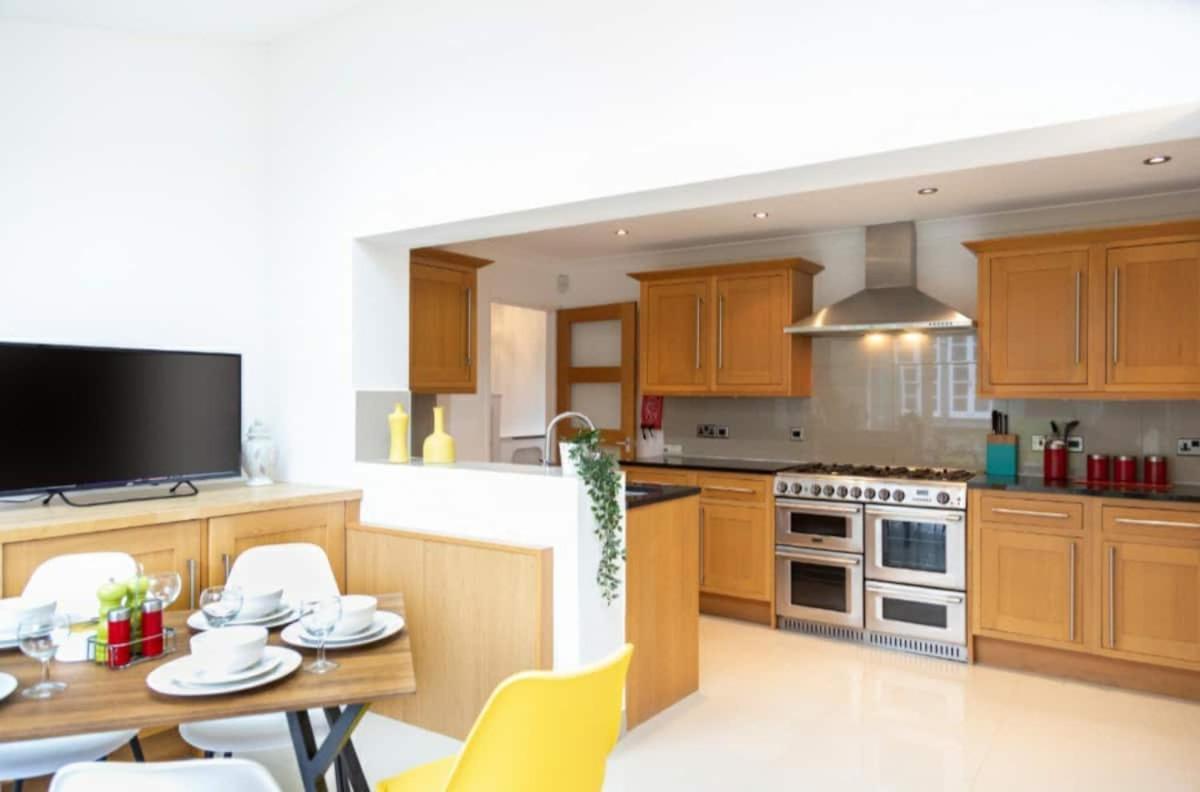 Central Ashford Stay - Contractors & Families Welcome - Free Parking Buitenkant foto