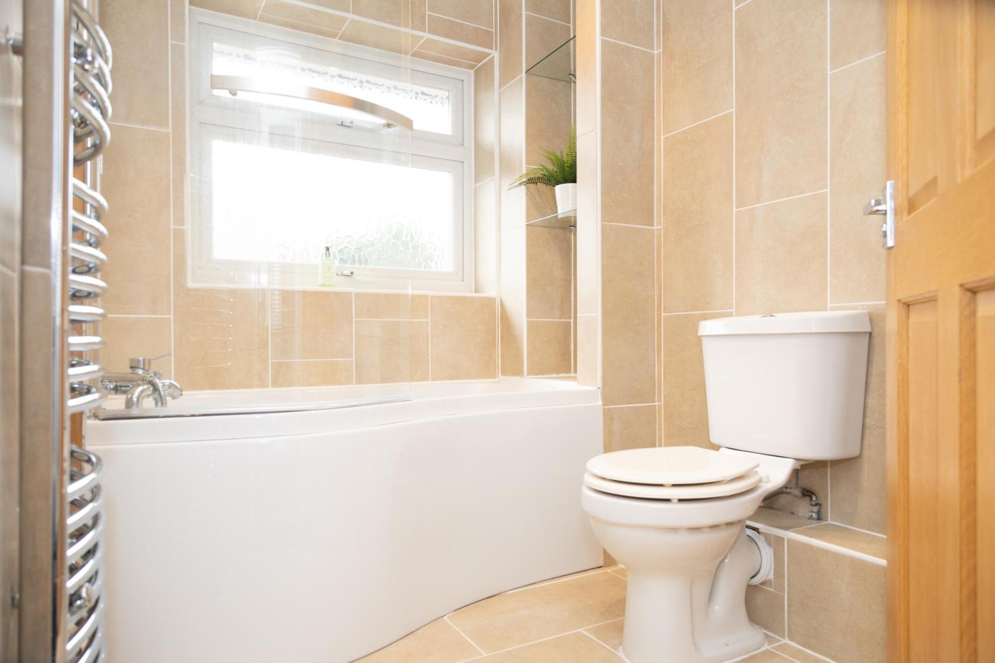 Central Ashford Stay - Contractors & Families Welcome - Free Parking Buitenkant foto